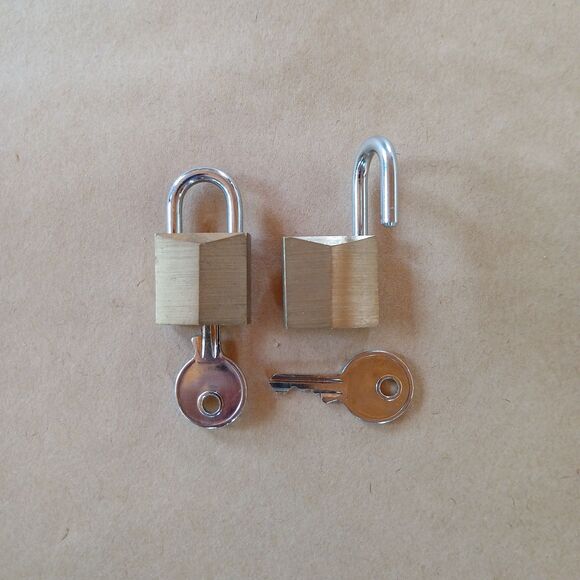 Vintage Lot Of 2 Master Mini Luggage Locks with Keys - Picture 2 of 4